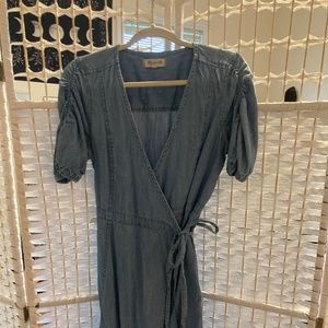Size M Ruched sleeve Madewell Wrap dress
